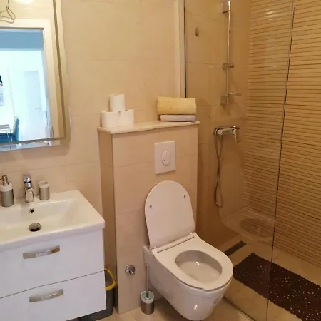 Gizmo Apartment